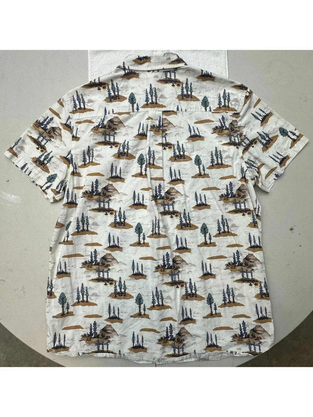 The North Face Men’s XL Short Sleeve Button Up Shirt Scenic Tree Print Outdoor